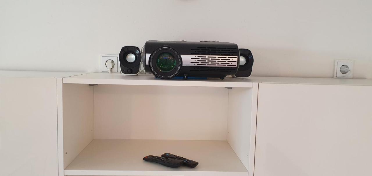 Pearl Studio Apart - King Bed - Netflix - Projector - Fast Wi-Fi Τρίερ Εξωτερικό φωτογραφία